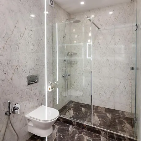 Royal 2 On Shevchenka Str *