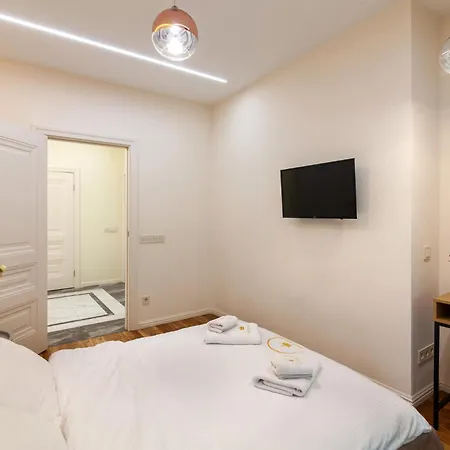 Royal 2 On Shevchenka Str リヴィウ