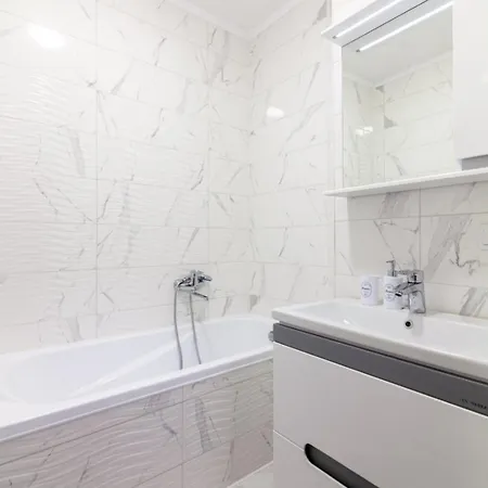 Royal 2 On Shevchenka Str *